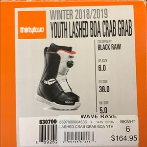 Snowboard boots